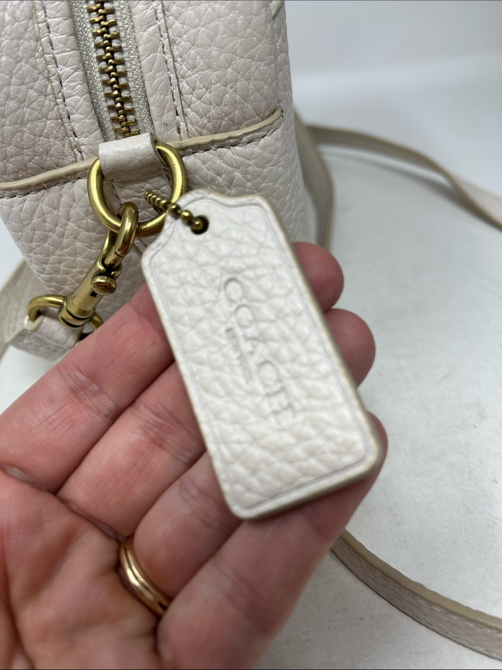 COACH CAMERA BAG PEBBLED LEATHER IN CHALK COLOR BRASS TURN LOCK CROSSBODY - Picture 7 of 16